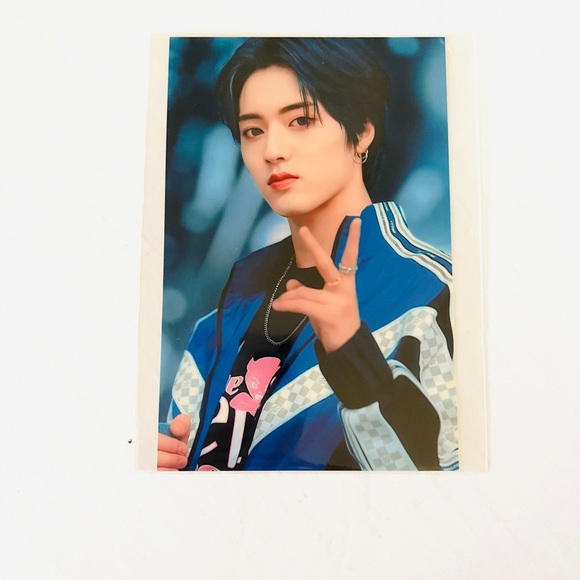 K-pop TREASURE 2 Photo Cards All members and HARUTO New - Picture 3 of 3